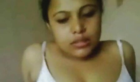 Trashy submanga porno rubia se masturba intensamente el coño